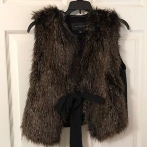 Ann Taylor M/L sweater faux fur tie vest